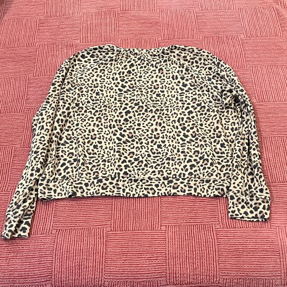Women’s large Leopard Print Top - Picture 8 of 11